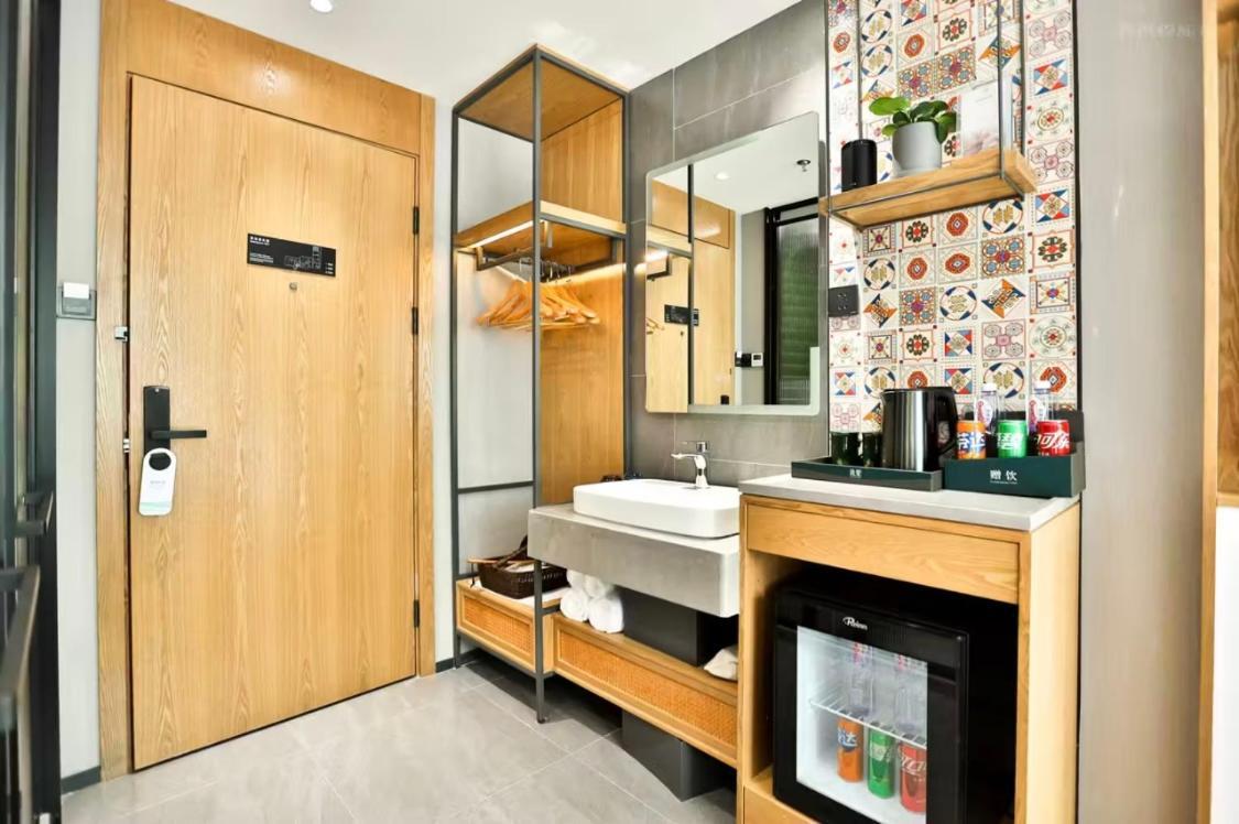 True Go Hotel - Shanghai Jing'An Temple Nanjing West Road Bagian luar foto