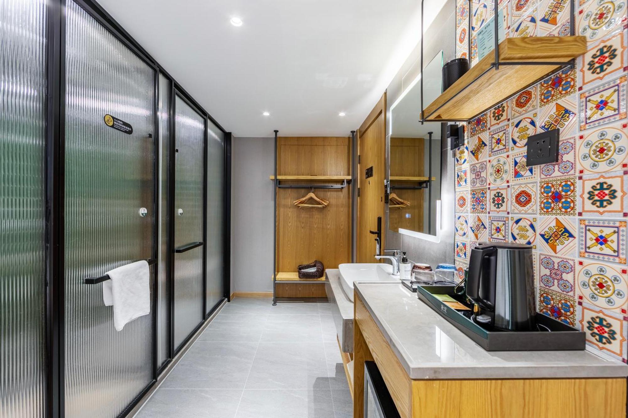 True Go Hotel - Shanghai Jing'An Temple Nanjing West Road Bagian luar foto
