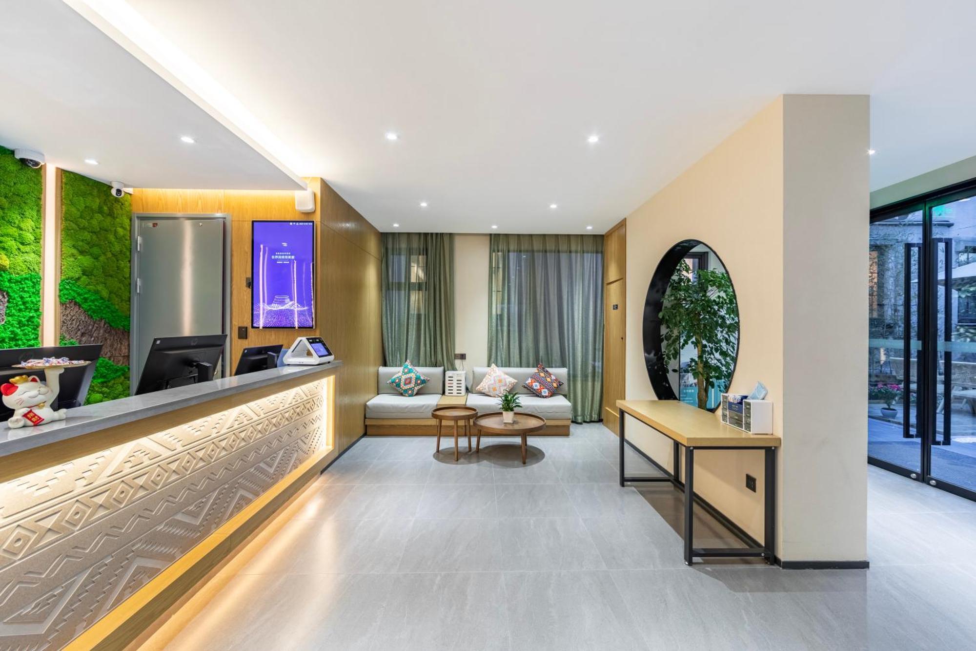 True Go Hotel - Shanghai Jing'An Temple Nanjing West Road Bagian luar foto