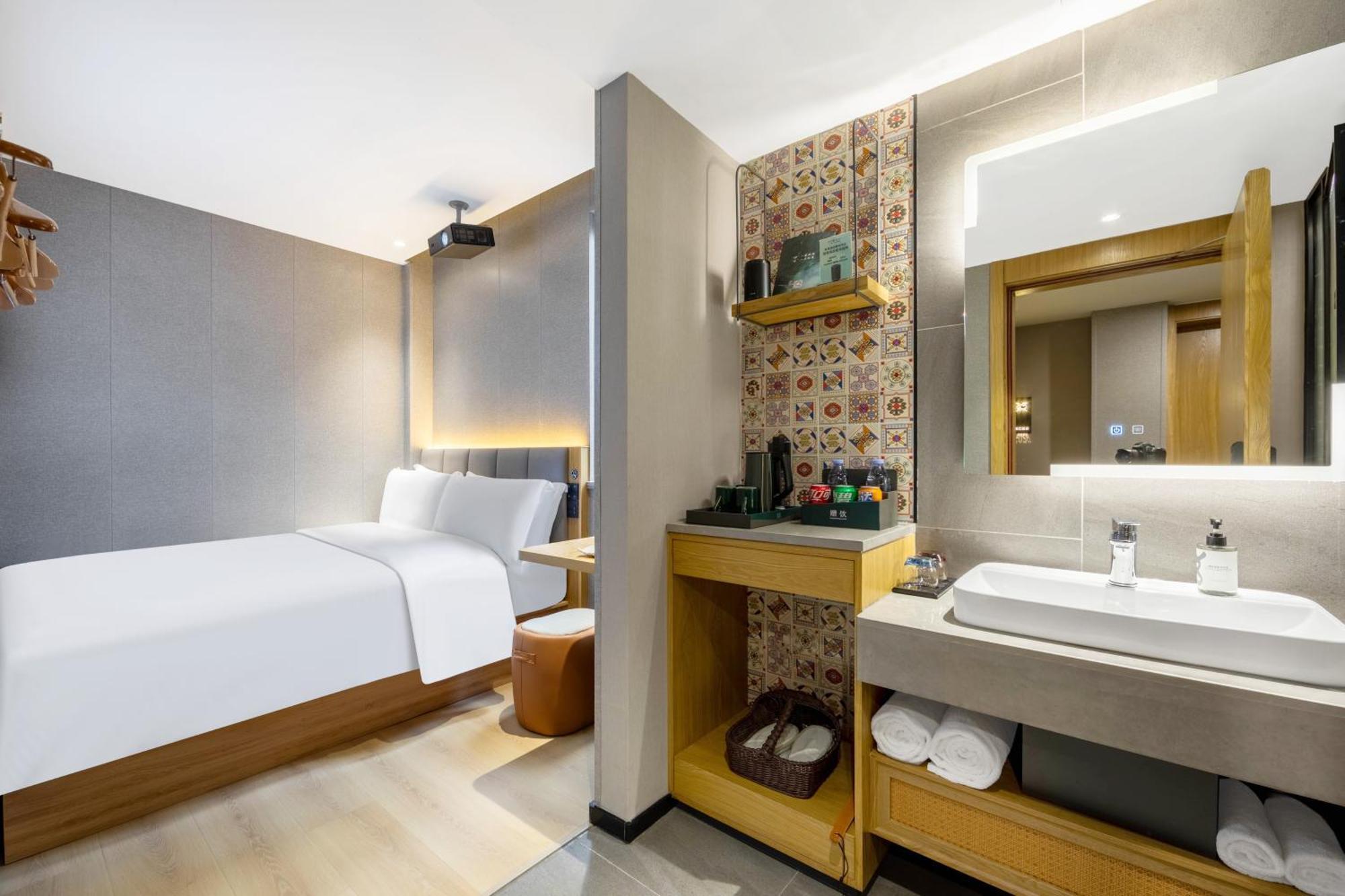 True Go Hotel - Shanghai Jing'An Temple Nanjing West Road Bagian luar foto