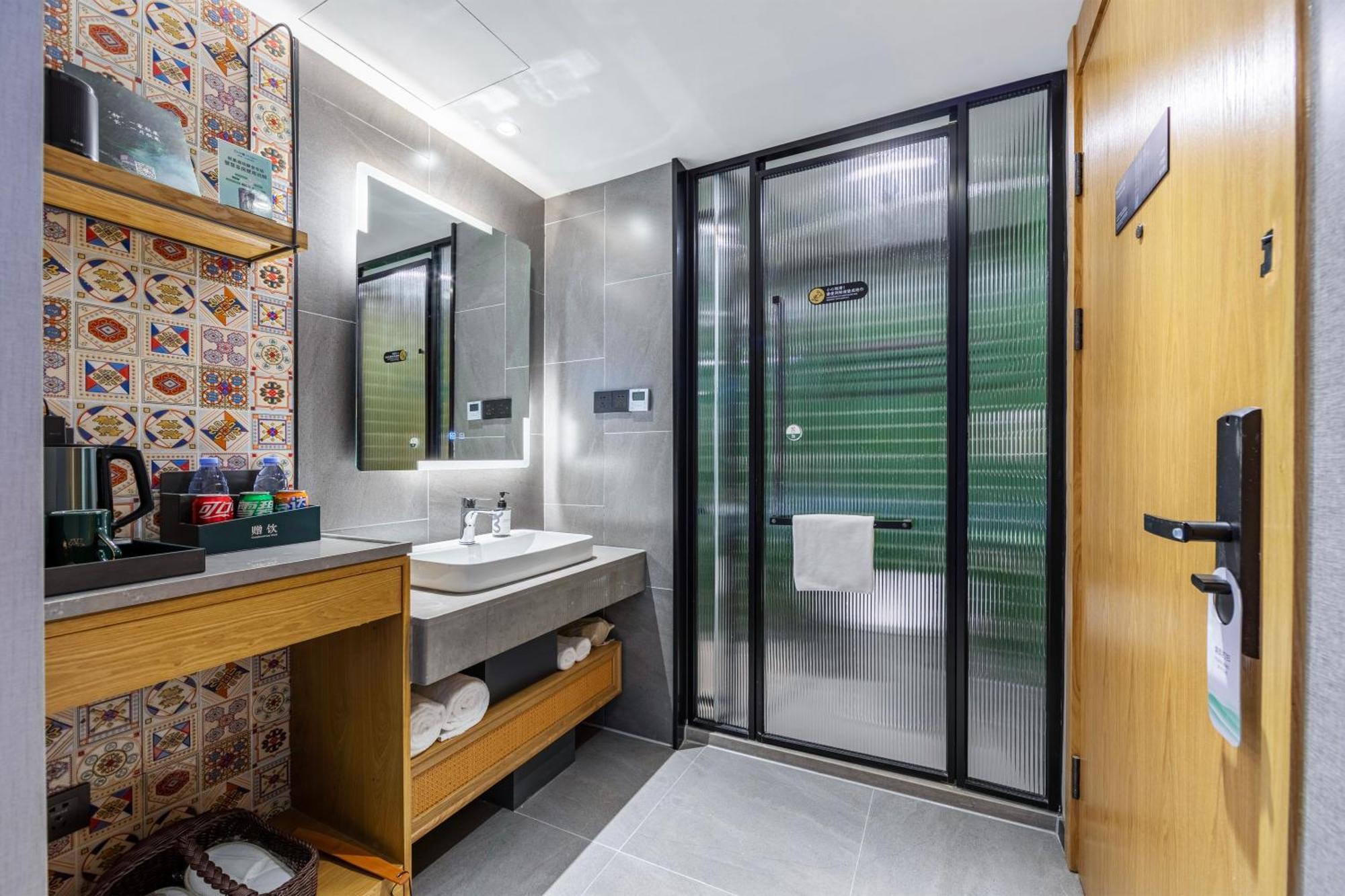 True Go Hotel - Shanghai Jing'An Temple Nanjing West Road Bagian luar foto